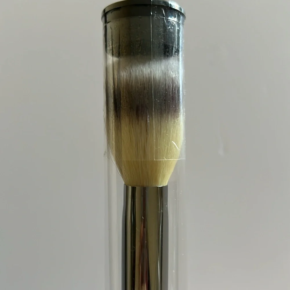 IT Cosmetics Heavenly Luxe French Boutique Blush Brush #4 cream & Powde…